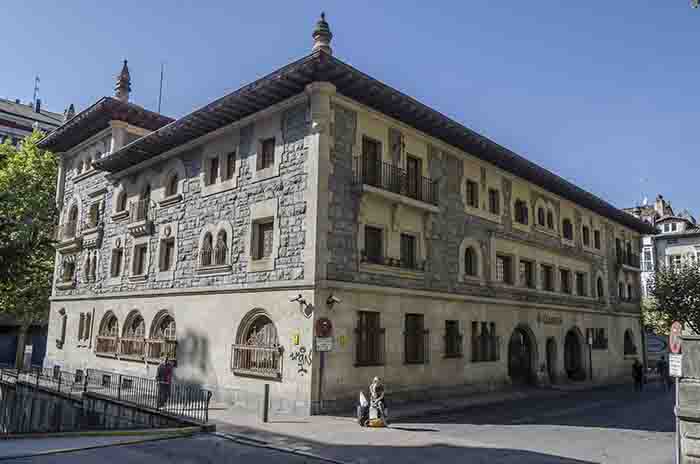 Álava - Vitoria-Gasteiz 37 - edificio de Correos.jpg